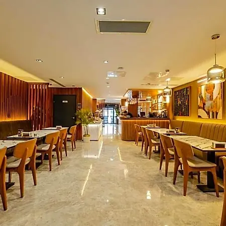 Frt Airlines - Istanbul Airport 4*